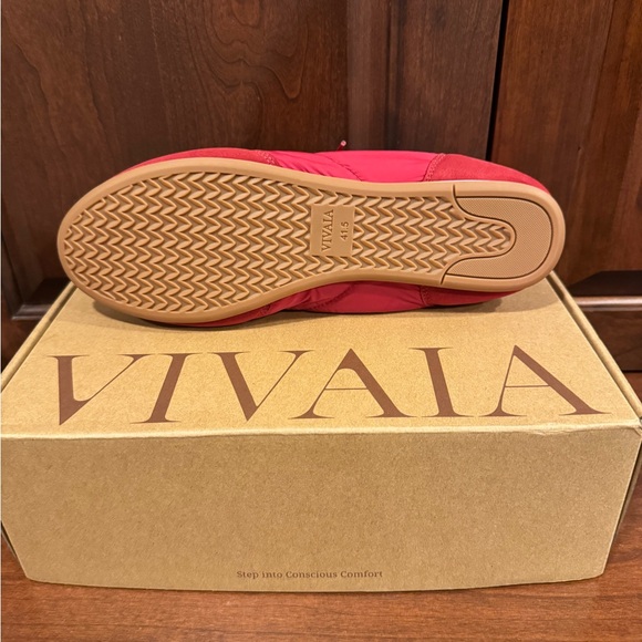 Vivaia Women's Red Flats - Picture 4 of 4